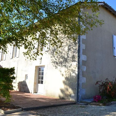 Gite Typique Sud Charente, 2 Chambres, Terrasse, Animaux Acceptes, Proche Circuits Randonnees - Fr-1-653-78 Salles-Lavalette Exterior photo