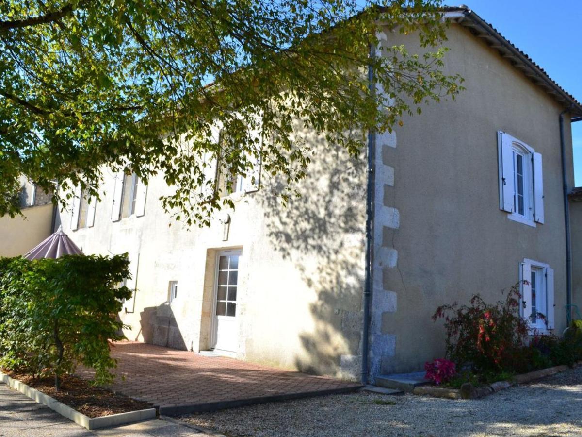 Gite Typique Sud Charente, 2 Chambres, Terrasse, Animaux Acceptes, Proche Circuits Randonnees - Fr-1-653-78 Salles-Lavalette Exterior photo