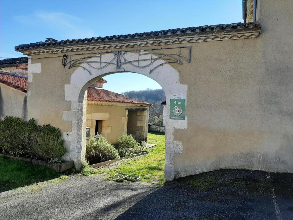 Gite Typique Sud Charente, 2 Chambres, Terrasse, Animaux Acceptes, Proche Circuits Randonnees - Fr-1-653-78 Salles-Lavalette Exterior photo